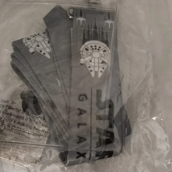 🏰Disneyland Resort Star Wars Galaxy's Edge Collector Pin And ID Lanyard - Picture 5 of 6